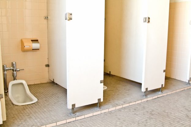 【ジャージ娘の快便】アナルがマックスまで広がっているのが分かるトイレ盗撮モノ（動画）のトップ画像